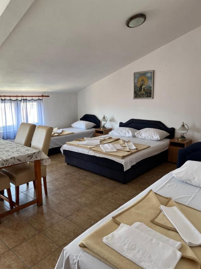 בודווה Apartmani Goran I Jelena Zec מראה חיצוני תמונה
